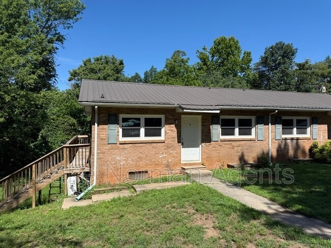 Building Photo - 2320 Shade Tree St Unit 1