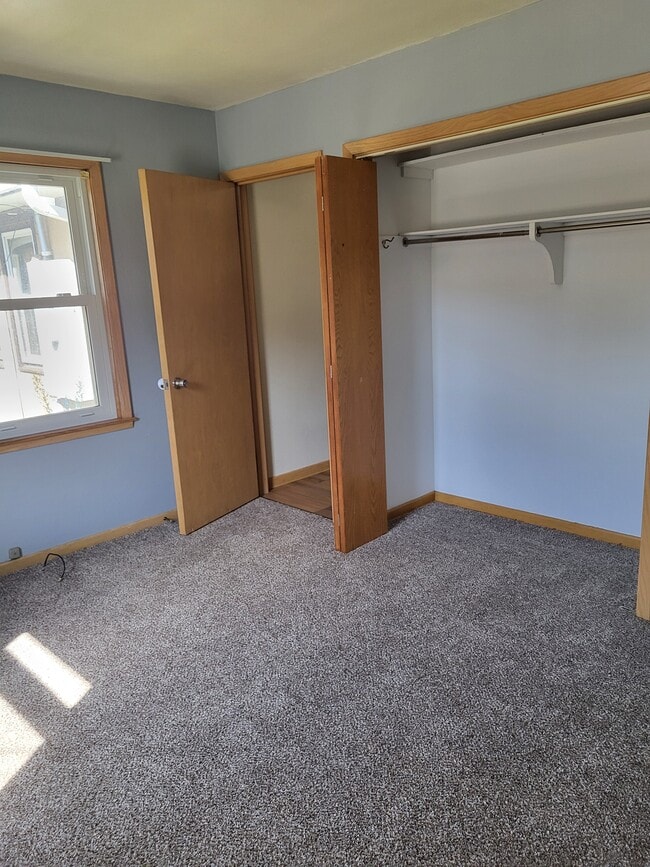 New carpet in both bedrooms