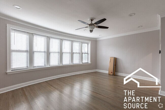Building Photo - 2240 N Sawyer Ave Unit 2 Rental