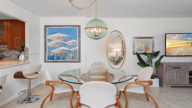 Photo - 2301 COLLINS Ave Unidad 301