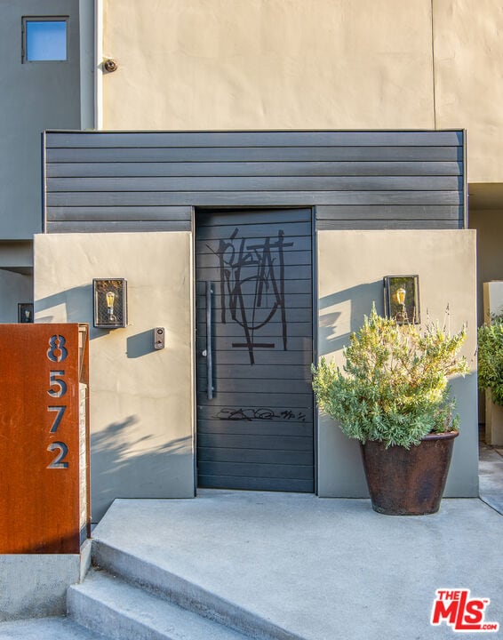 Photo - 8572 Hillside Ave