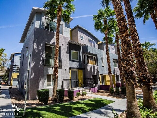 Beautiful Tri-level 3Bdm 3.5Ba Townhome ne... - Beautiful Tri-level 3Bdm 3.5Ba Townhome ne...