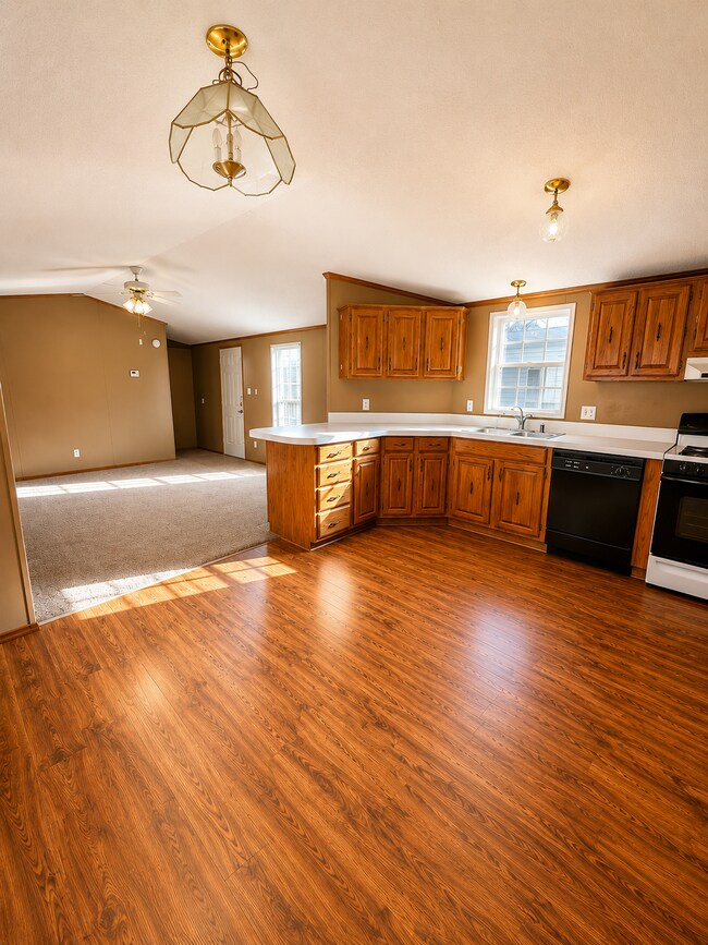 Photo - 925 N Wesley St