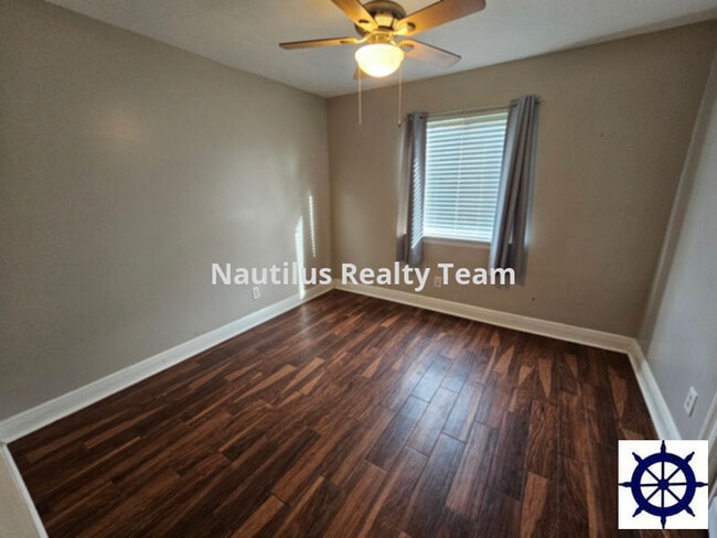 Photo - 116 Christie Ln