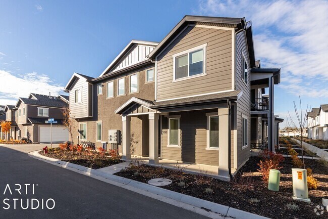 Building Photo - Beautiful Townhome in West Haven