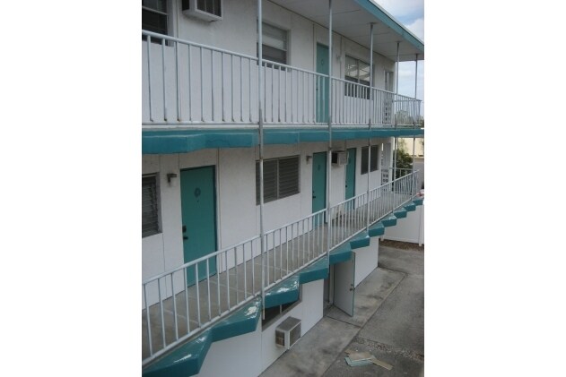 Photo - Oak Street Apartments