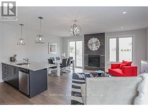 Photo - 499 Sophia Cres