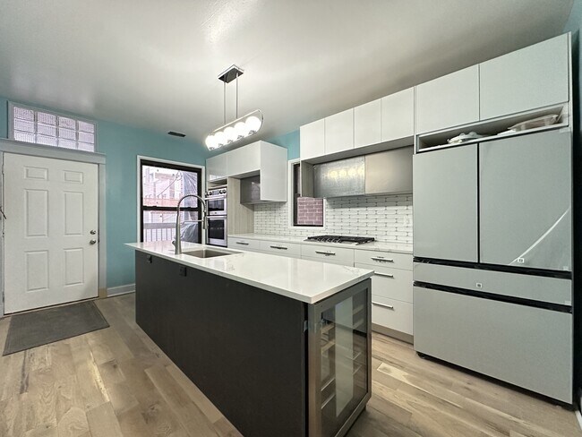 Photo - 3245 N Lakewood Ave Unit J01P