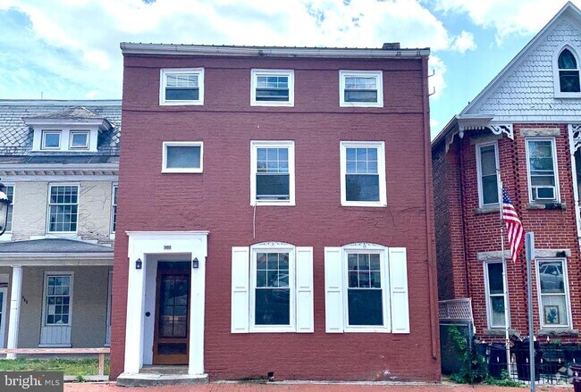 Building Photo - 302 Decatur St Unit APT. 2