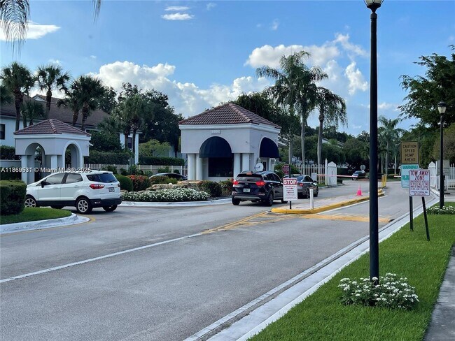 Photo - 5133 Brisata Cir Unidad L