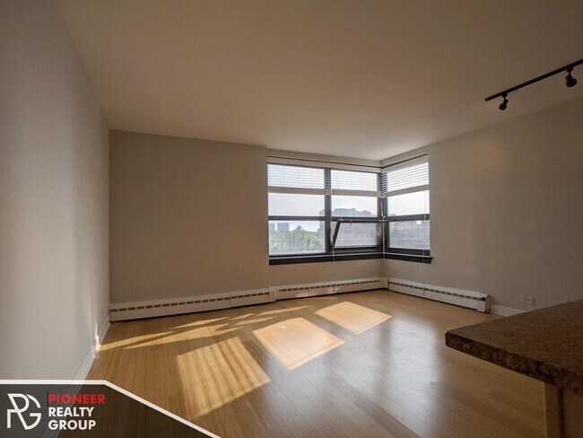 Photo - 429 W Wellington Ave