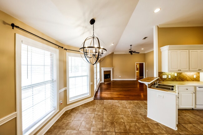 Photo - 403 Knights Cove W