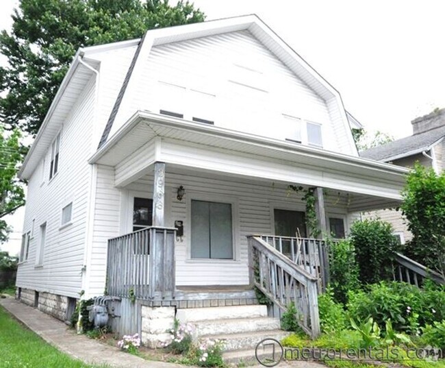 Building Photo - 2963-2965 Indianola Avenue Unit 2963 Indianola Avenue Rental