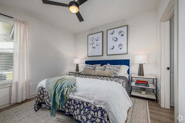 2BR, 2BA - 1,086SF - Primary Bedroom