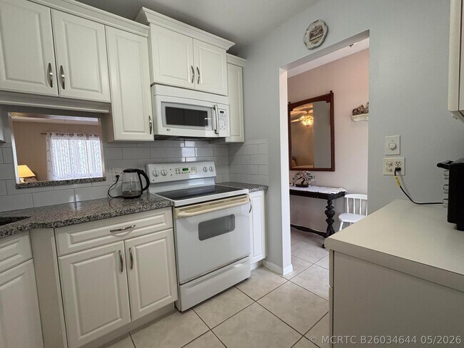 206 20th Ave NE Unit 206