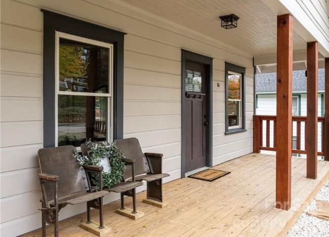 Photo - 338 N Main St