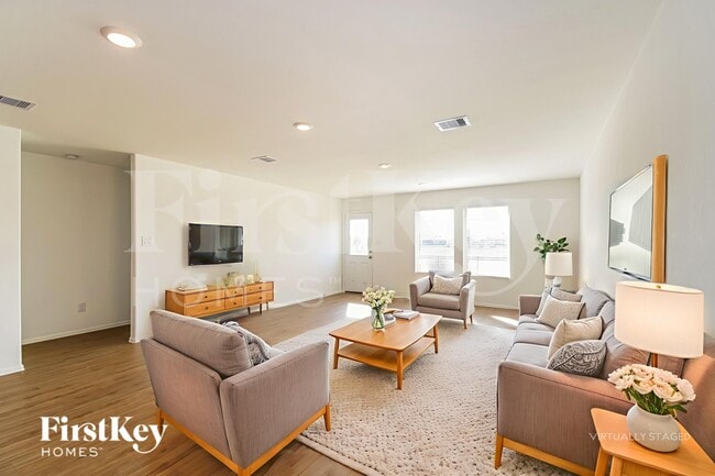 Photo - 508 Maple Bnd Ln