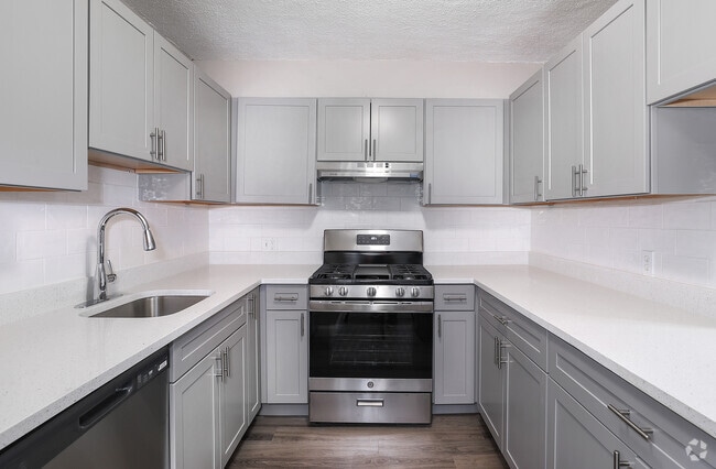 2BR, 1BA - 850SF - Kitchen