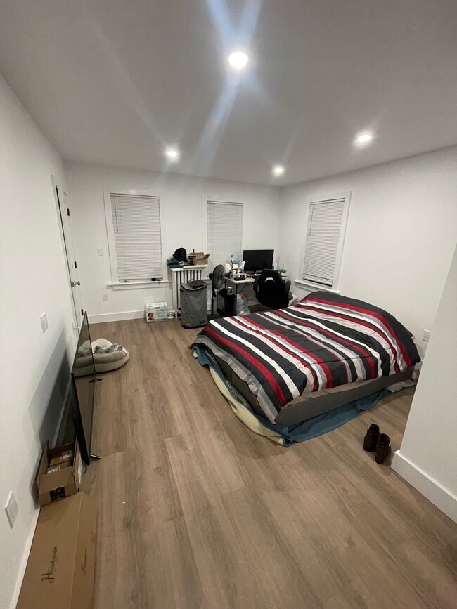 Photo - 13 Division St W