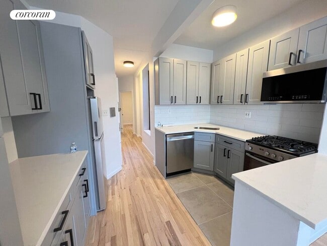 Photo - 139 W 83rd St