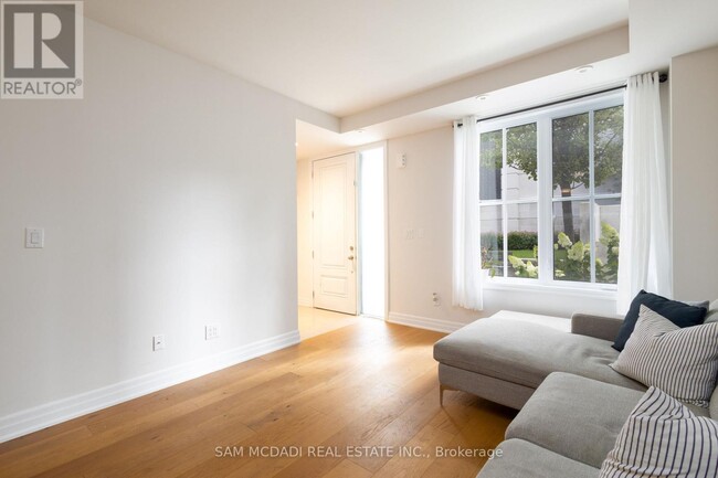 Photo - 1190 Cawthra Rd