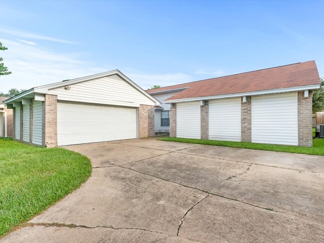 Photo - 13515 Wimbledon Oaks Dr