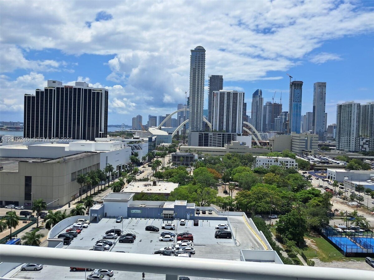 Photo - 275 NE 18th St Unidad 1704