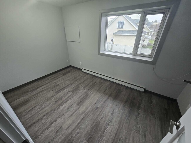 Photo - 155-155 Mighton Ave Unit 6