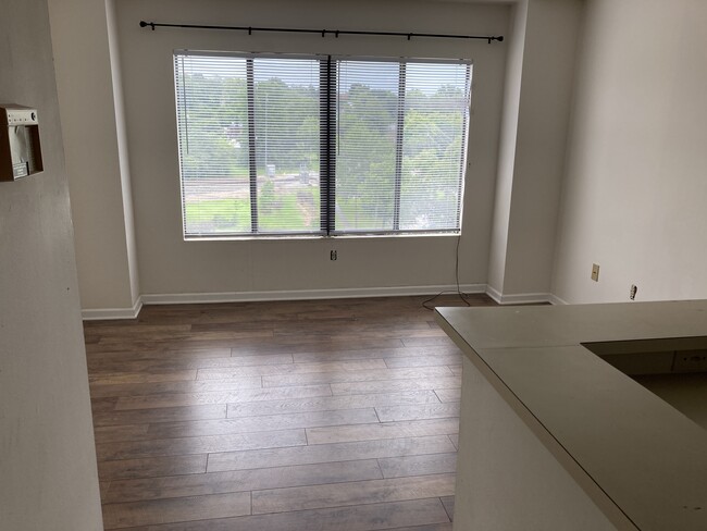 Photo - 1600 Park Cir Unit 717