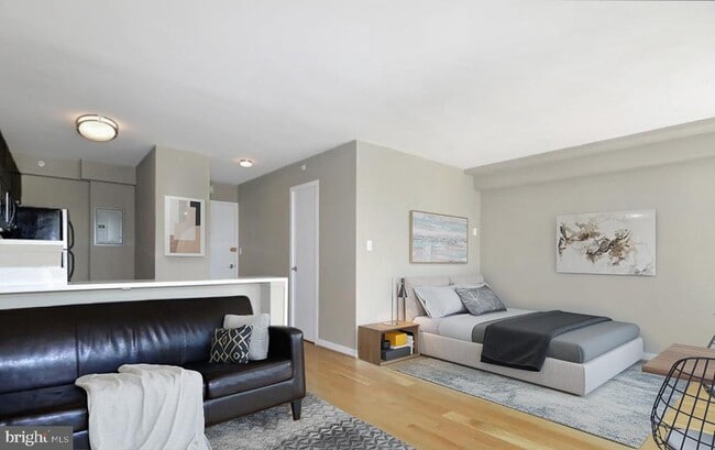 Building Photo - 1101 3rd St SW Unit 305