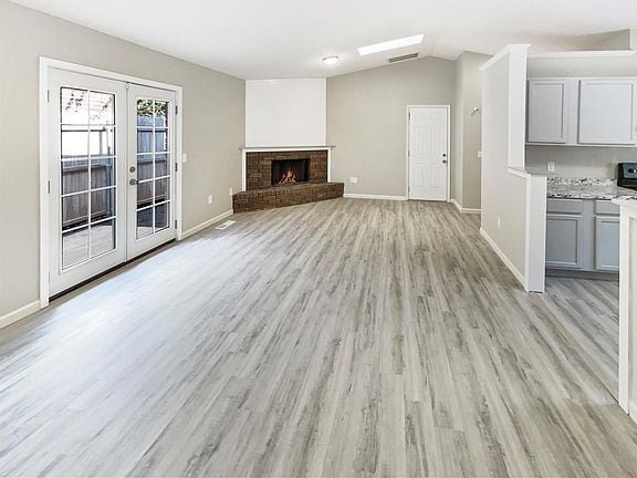 Photo - 955 W Tesio Way