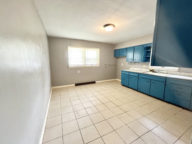 Photo - 2400 Burwell Ave