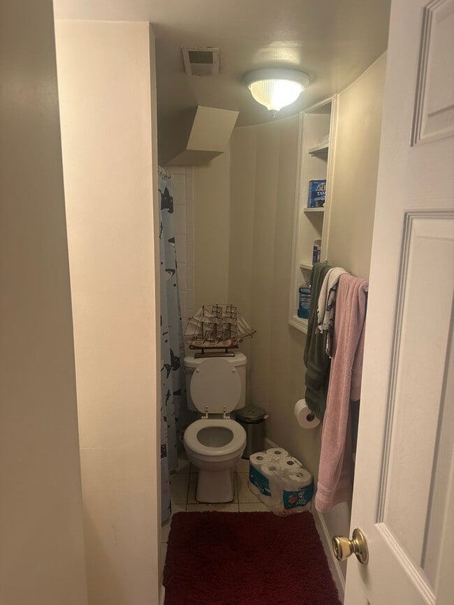 Photo - 629 Catharine St Unit 2R