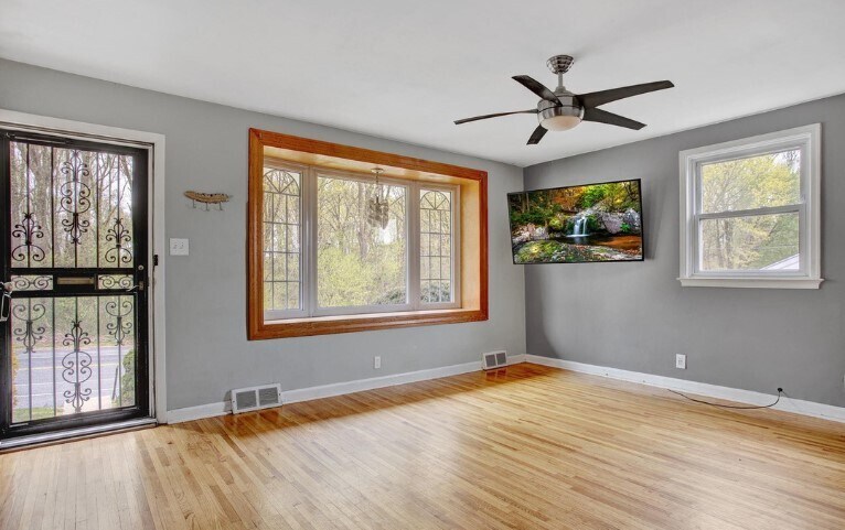 7618 Lexington Ave