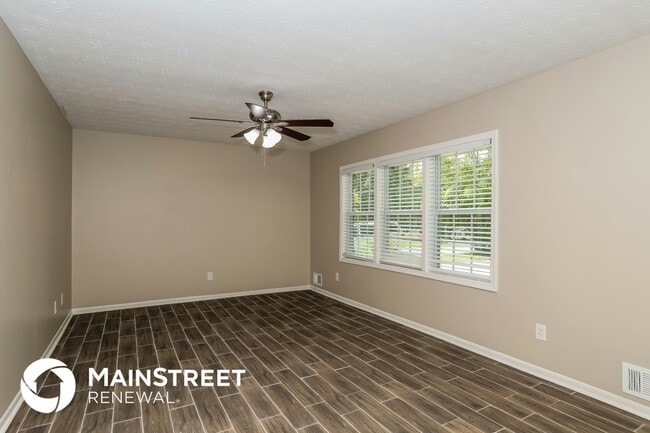 Photo - 677 Selden Ct