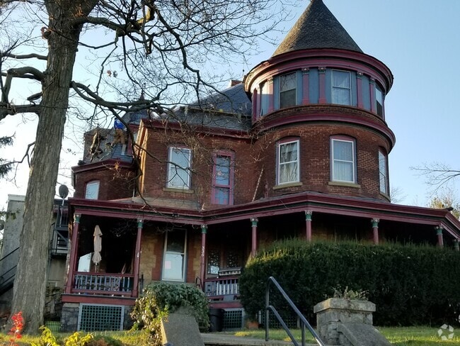 Building Photo - 336 N 10th St Rental