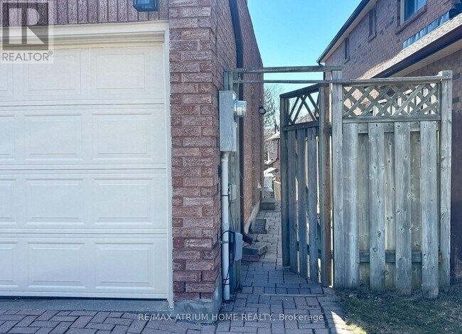 Photo - 18 Huntington Park Dr