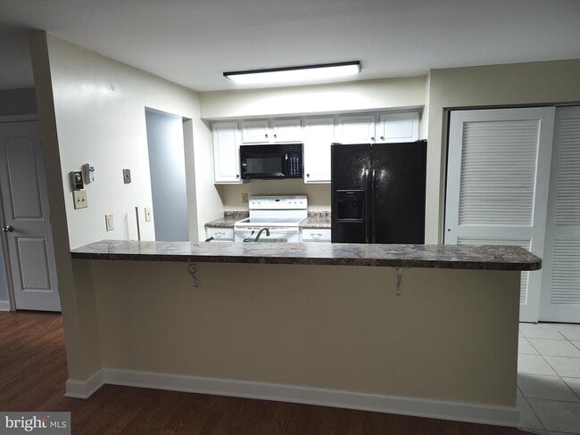 Photo - 8566 Dyott Ct