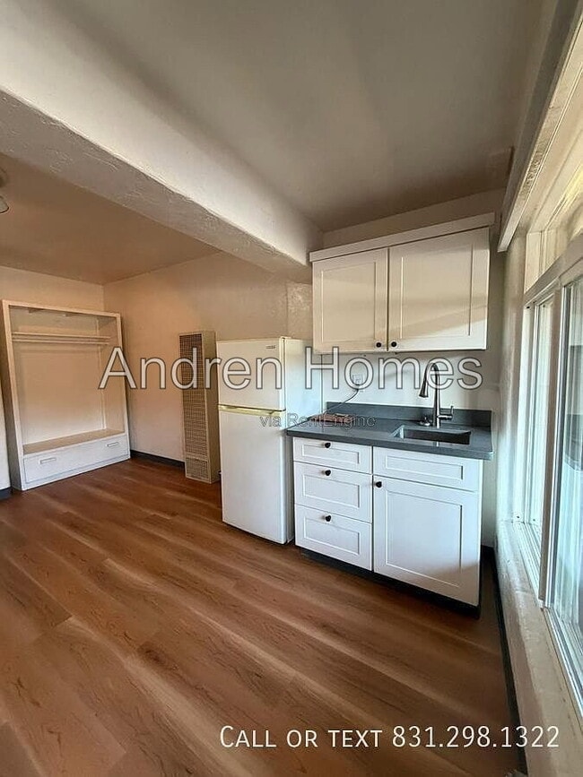 Building Photo - 10110 Soquel Dr Unit 4