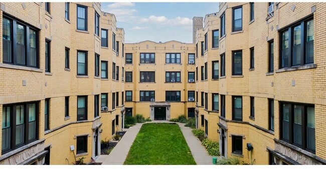 Photo - 3819.5 N Greenview Ave Unit 2W