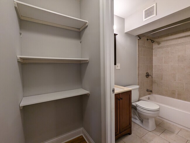 Photo - 1126 W Oakdale Ave Unit 1117-GDNS