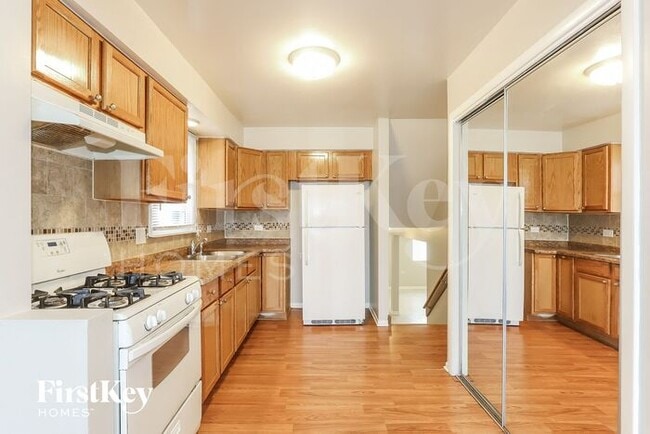 Photo - 14539 Kimbark Ave