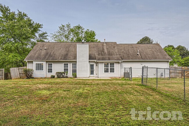 Photo - 120 Allen Oaks Way