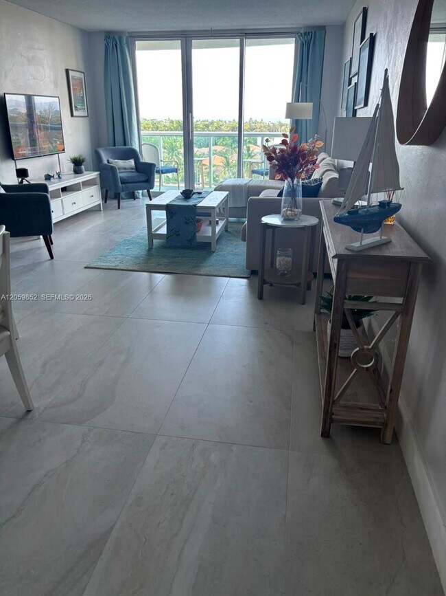 Photo - 19380 Collins Ave Unit 818