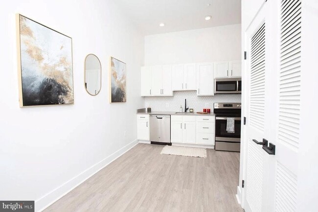 Building Photo - 1742 Fleet St Unit 301