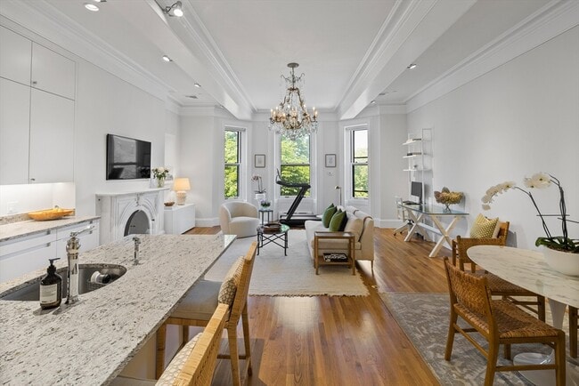 Building Photo - 105 Beacon St Unit suite4 Rental