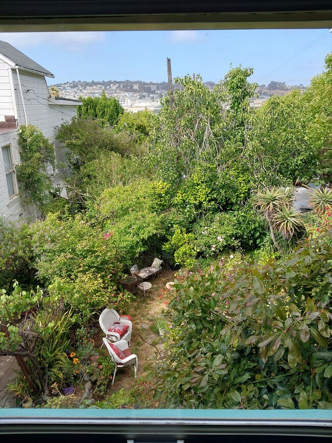 Photo - 1110 Hollister Ave