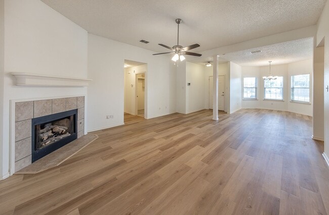 Photo - 3 Bed 2 Bath Move In Ready!