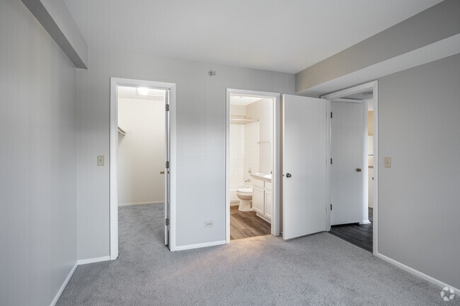 2BR, 2BA - 991SF - Bedroom