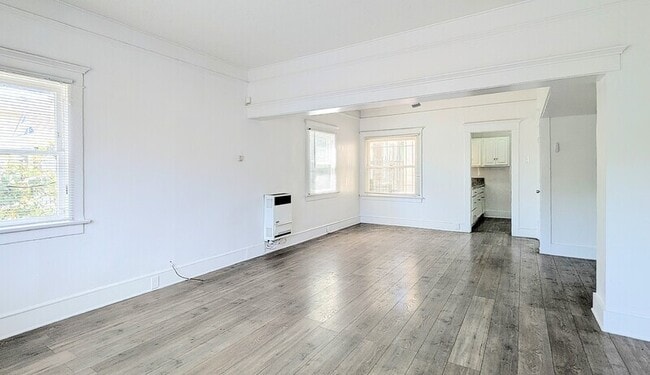 Photo - 435 W 4th St